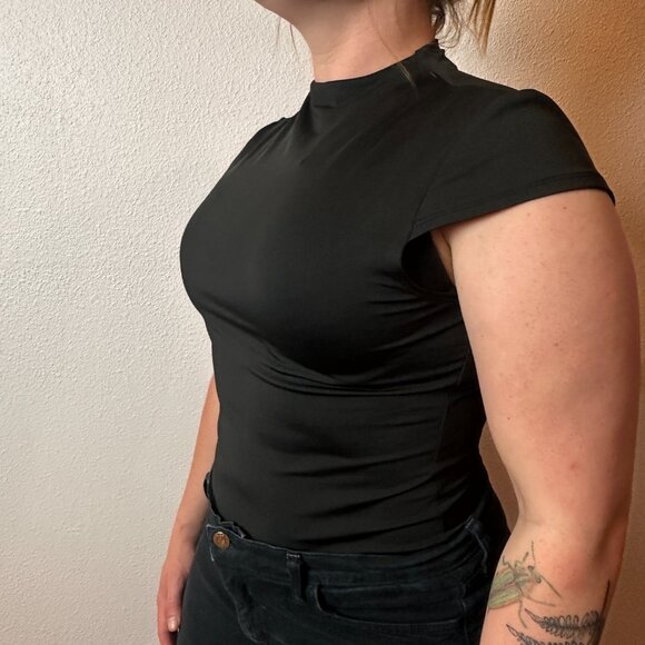New Lulus Black Bodysuit Mock Neck Cap Sleeve Top Size Large - Picture 2 of 4